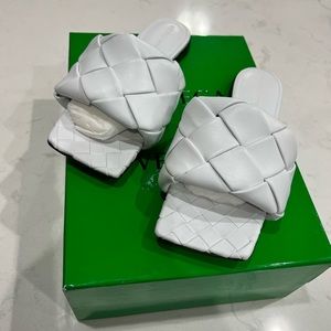 AUTHENTIC Bottega Veneta Lido Sandals